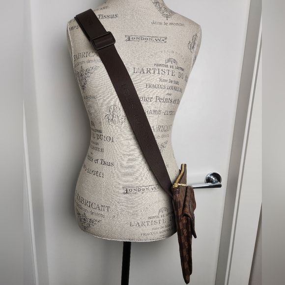 Louis Vuitton Damier Ebene Pochette Melville Crossbody Shoulder Bag - Picture 4 of 13